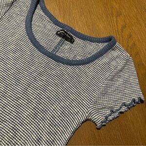 Abercrombie & Fitch Blue and White Striped Short Sleeve Tee